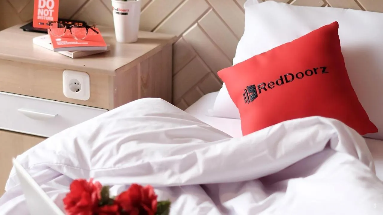 Reddoorz Huynh Gia Hotel Nguyen Cuu Van Ho Chi Minh City